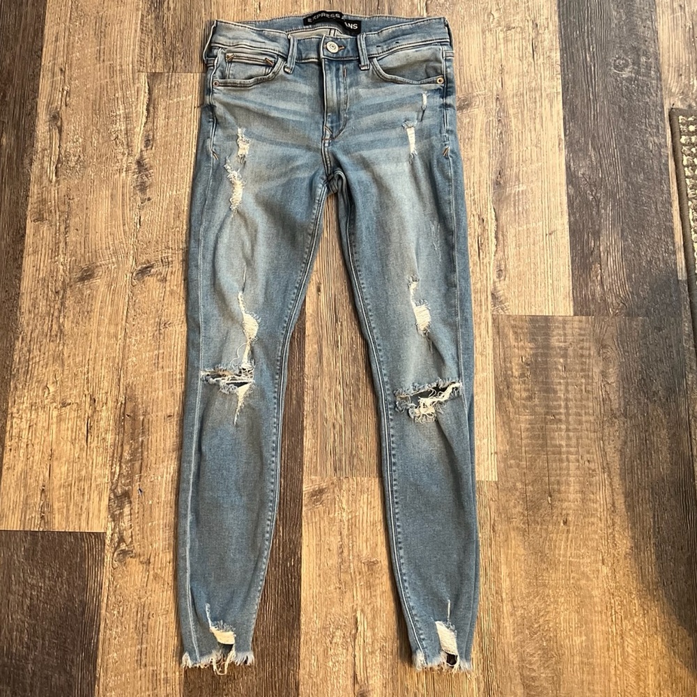 Distressed EXPRESS Ultimate Stretch Ankle Legging
